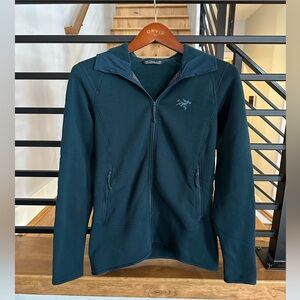 Arc’teryx hooded jacket size M